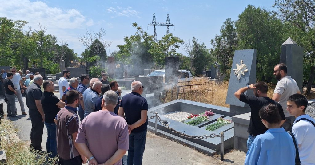 ARF Members Commemorate the Birthday of Vahan Hovhannisyan