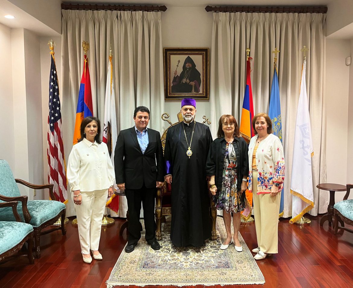 Prelate Welcomed Hamazkayin Western USA Regional Executive