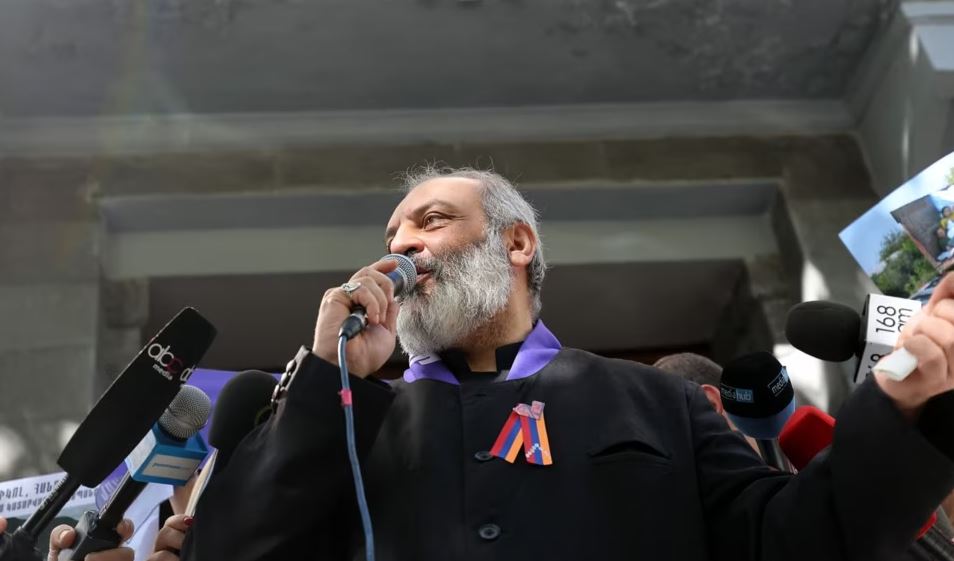 Protesters Accuse Pashinyan of Betrayal Amid Renewed Calls for His Ouster