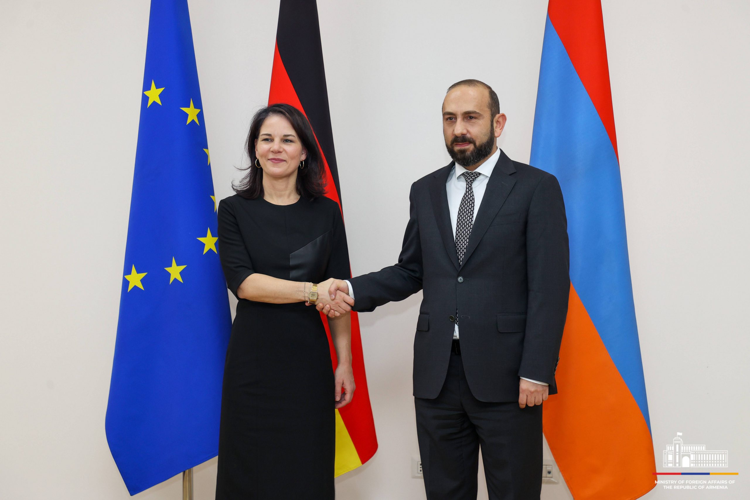 German Foreign Minister Stops in Yerevan for Peace Talks