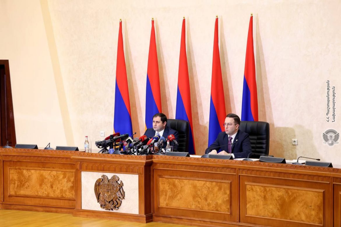 Armenian Defense Minister Downplays Threat of War